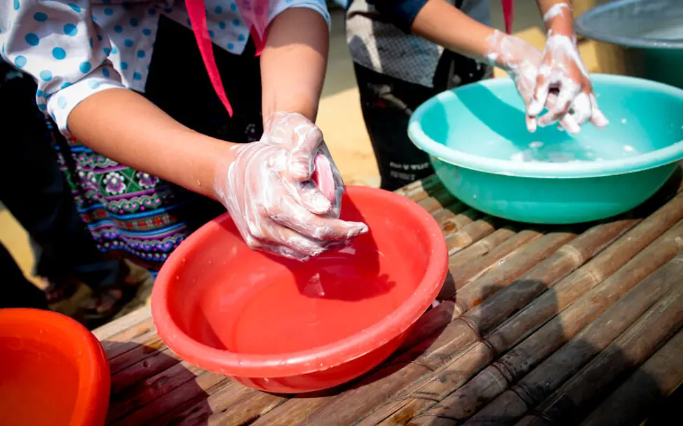 Kinder beim Händewaschen | © UNICEF/Viet Hung Coronavirus: Kinder beim Händewaschen