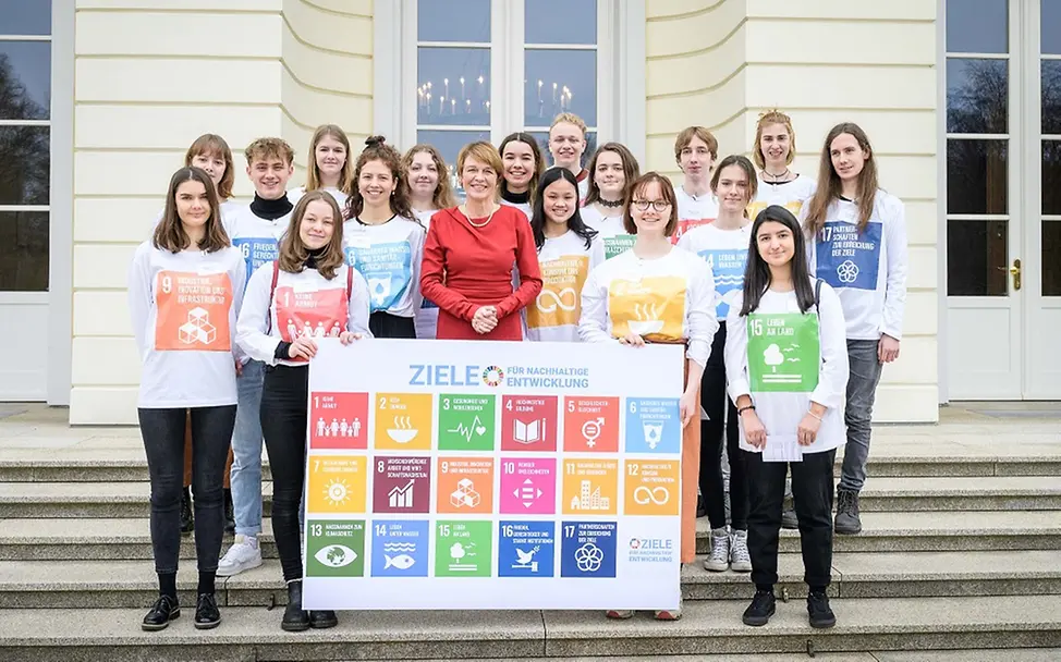 Frau Büdenbender und die UNICEF-Engagierten © Bundespresseamt/Denzel