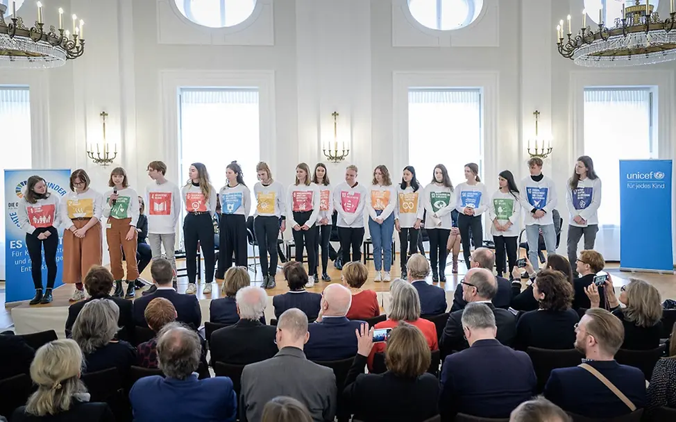 Die UNICEF-Egagierten © Bundespresseamt/Denzel