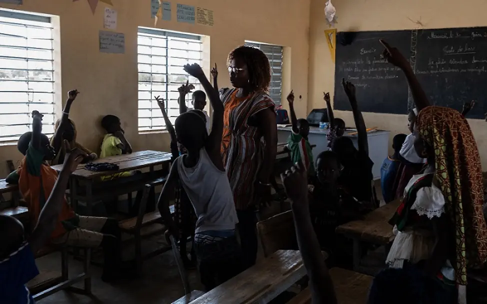 Die meisten Kinder nehmen motiviert am Unterricht teil. | © UNICEF/Bindra Unterricht in Dori: Die meisten Kinder melden sich.