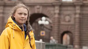 Schwerden: Greta Thunberg steht vor dem schwedischen Parlament in Stockholm