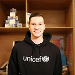 Julian Draxler im UNICEF-Warenlager in Kopenhagen | © UNICEF/Ulrich Julian Draxler im UNICEF-Warenlager in Kopenhagen