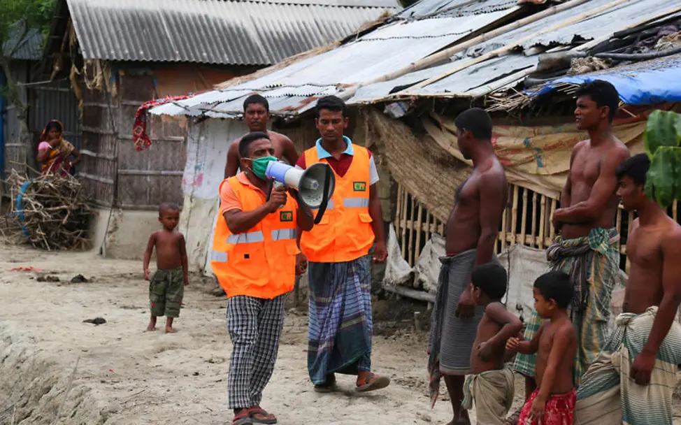 Bangladesch: Helfer warnen Menschen per Megafon vor Zyklon Amphan | © UNICEF/Shanto/AFP Zyklon Amphan Bangladesch: Helfer warnen Menschen per Megafon