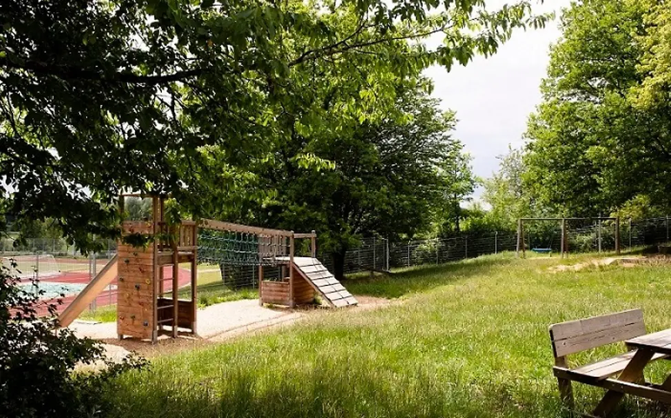 Corona sorgte vielerorts für gesperrte Spielplätze. | © UNICEF/Etges Spielplätze Corona: Die Spielplätze dürfen nicht benutzt werden.