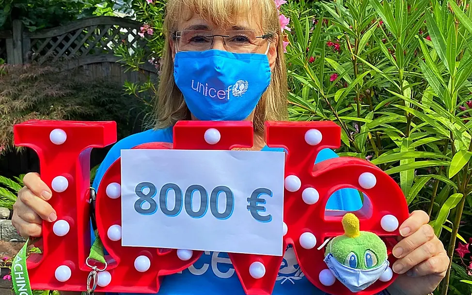 8000 Euro_ Masken-Spenden