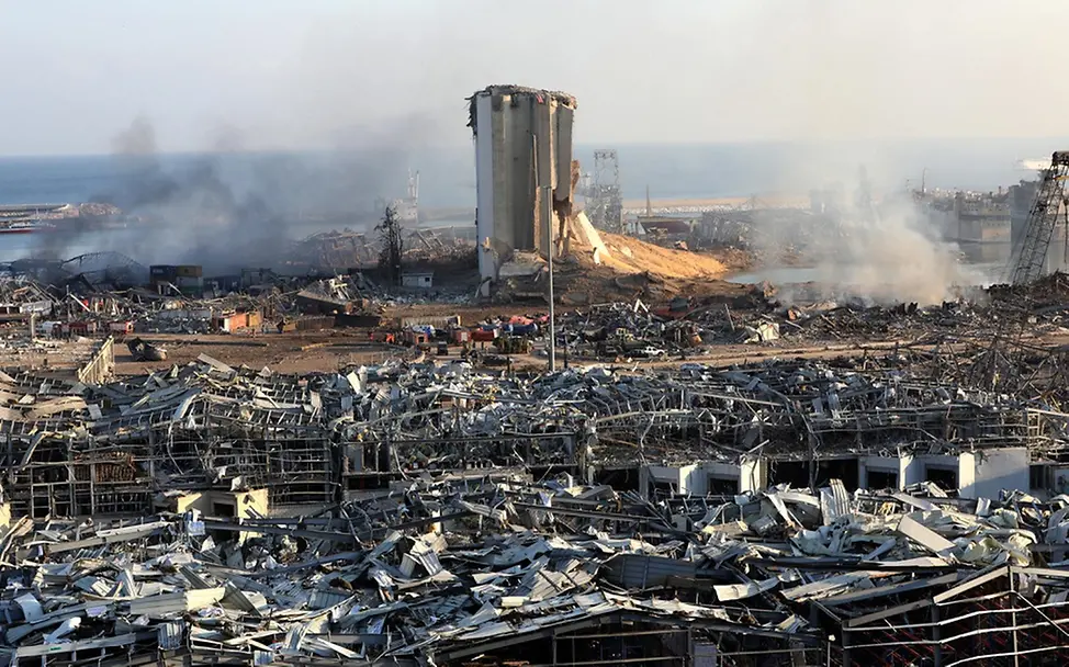 Verwüstung nach der Explosion im Hafen von Beirut | © UNICEF/Amro/AFP Blick auf die verwüstete Hafenstadt Beirut