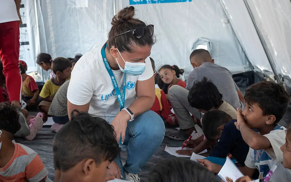 Im neuen Übergangslager bietet UNICEF Spiele und Freizeitaktivitäten an. | © UNICEF/Canaj/Magnum Photos Lesbos: Freizeitaktivitäten und Spielem werden auch im neuen Übergangslager angeboten.