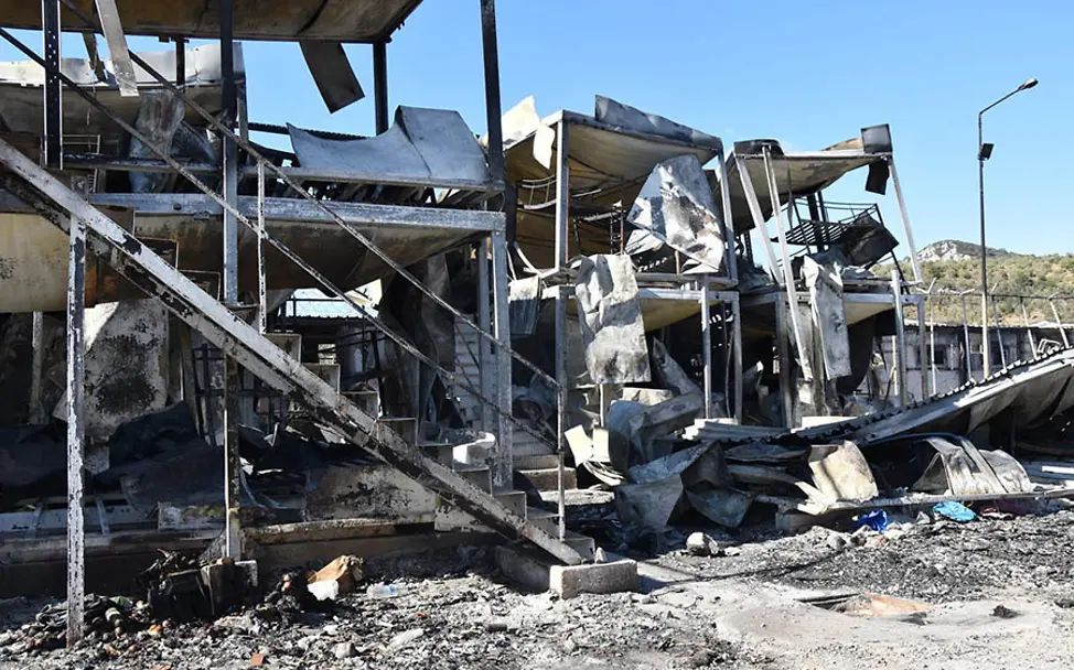 Die Überreste des zerstörten Lagers. | © UNICEF/Berger Moria: Die Überreste des abgebrannten Lagers.