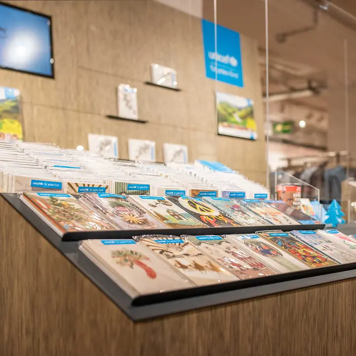 unicef-grusskartenstand-1 unicef-grusskartenstand-1