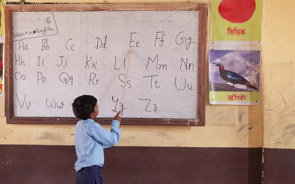 Israil beherrscht die lateinischen Buchstaben.