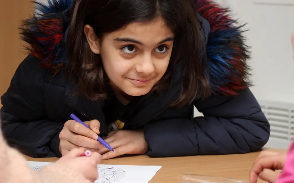 Rania lebt in einem temporären Aufnahmezentrum. | © UNICEF/Almir Panjeta Bosnien und Herzegowina: Mädchen im Aufnahmezentrum.