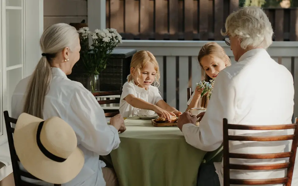 Großeltern mit Enkelkindern © Pexels Großeltern mit Enkelkindern © Pexels
