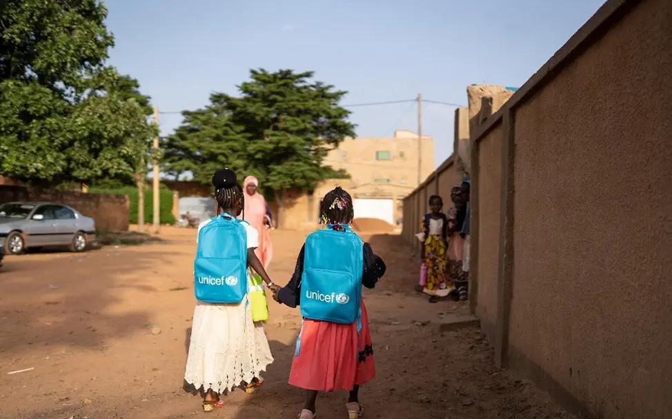 Soryia und ihre kleine Schwester gehen zur Schule. | © UNICEF/Haro Soryia und ihre kleine Schwester gehen zur Schule.