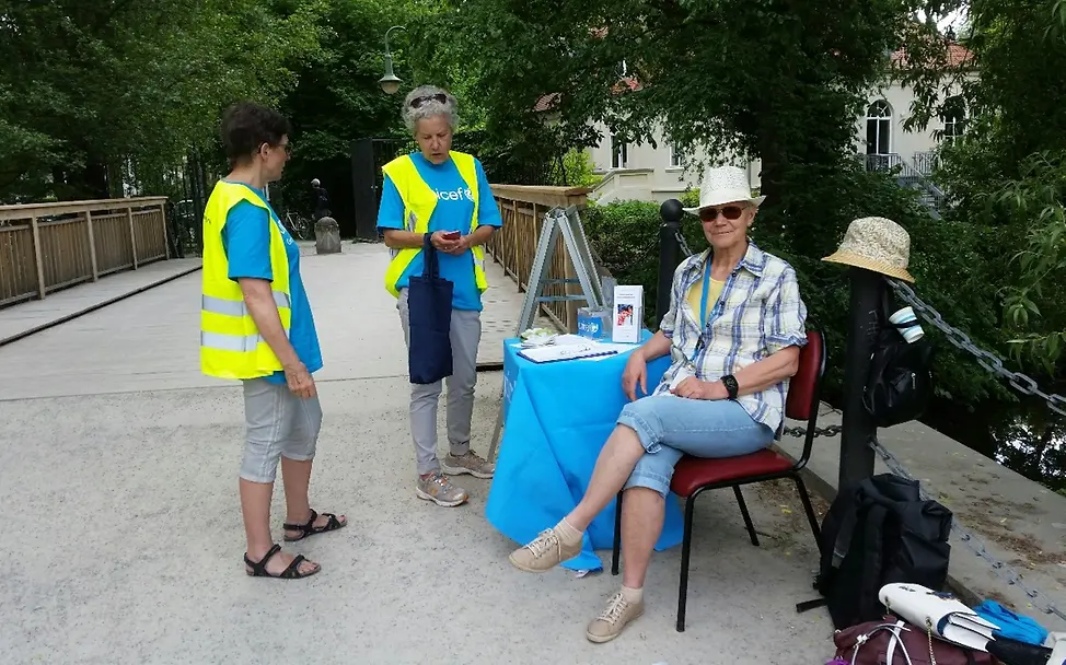UNICEF-Ehrenamtliche bei der Dreck-Weg-Aktion 2021 im Neuen Garten | © UNICEF Potsdam/2021/Gaedig