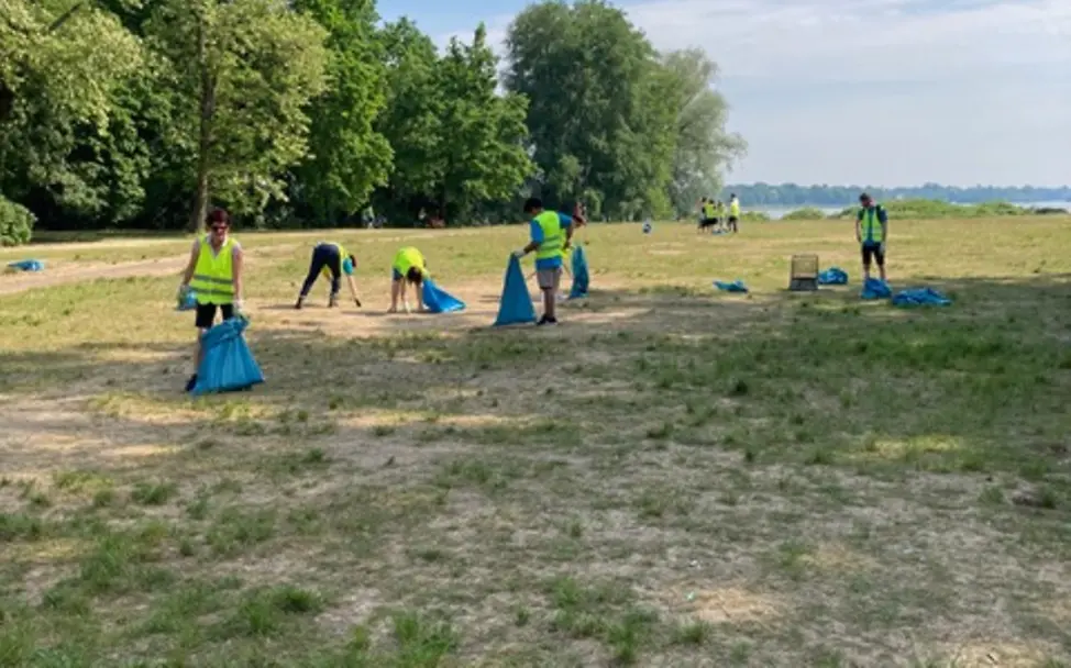 UNICEF-Ehrenamtliche bei der Aufräum-Aktion im Neuen Garten | © UNICEF Potsdam/2021/Matern