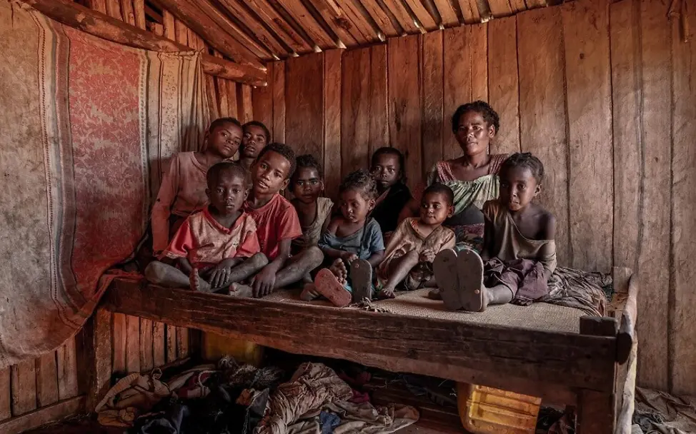 Anjaramee lebt zusammen mit ihren Geschwistern im Süden der Insel. | © UNICEF/Andrian Anjaramee lebt zusammen mit ihren Geschwistern im Süden der Insel.