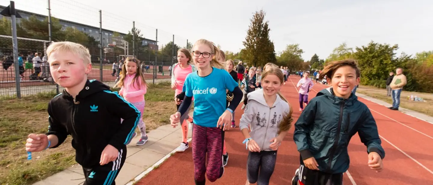 Laufen für UNICEF ist ganz einfach und macht großen Spaß. | © UNI277066/Ressel Laufen für UNICEF ist ganz einfach und macht großen Spaß.