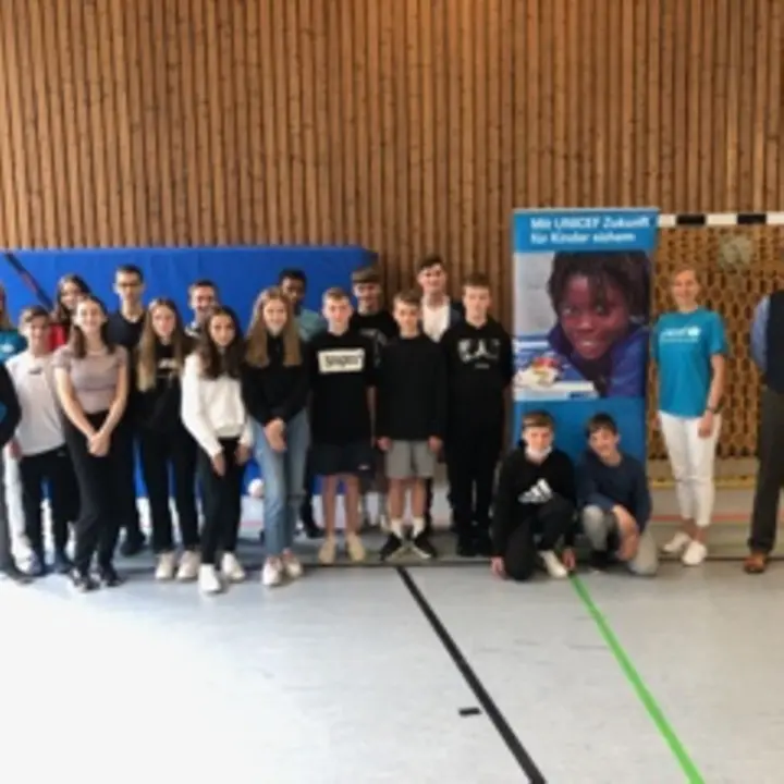 Spendeaktion des Hugo-Ball-Gymansiums (1)