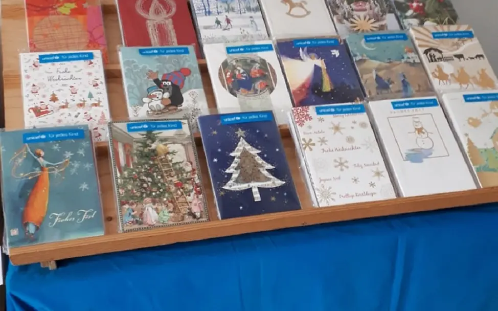 ausgelegte Grußkarten der neuen Saison