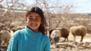 Syrien: KInda konnte in ihr Heimatdorf zurückkehren, auch wenn dort alles zerstört war.