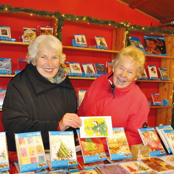 Grußkarten-Stand © UNICEF/DT2015-21710/Wiebke Bruns 