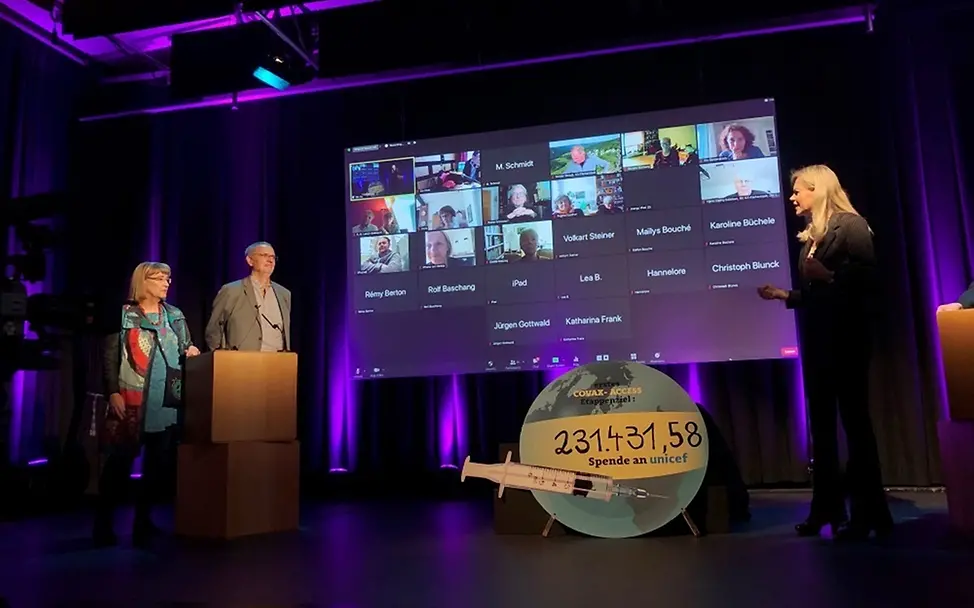 Scheckübergabe an Nina Ruge Scheckübergabe an Nina Ruge