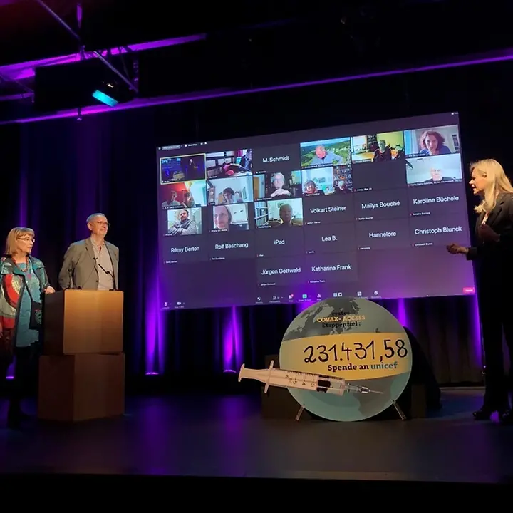 Scheckübergabe an Nina Ruge Scheckübergabe an Nina Ruge