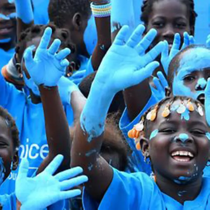 Header_turntheworldblue_2021_mit UNICEF