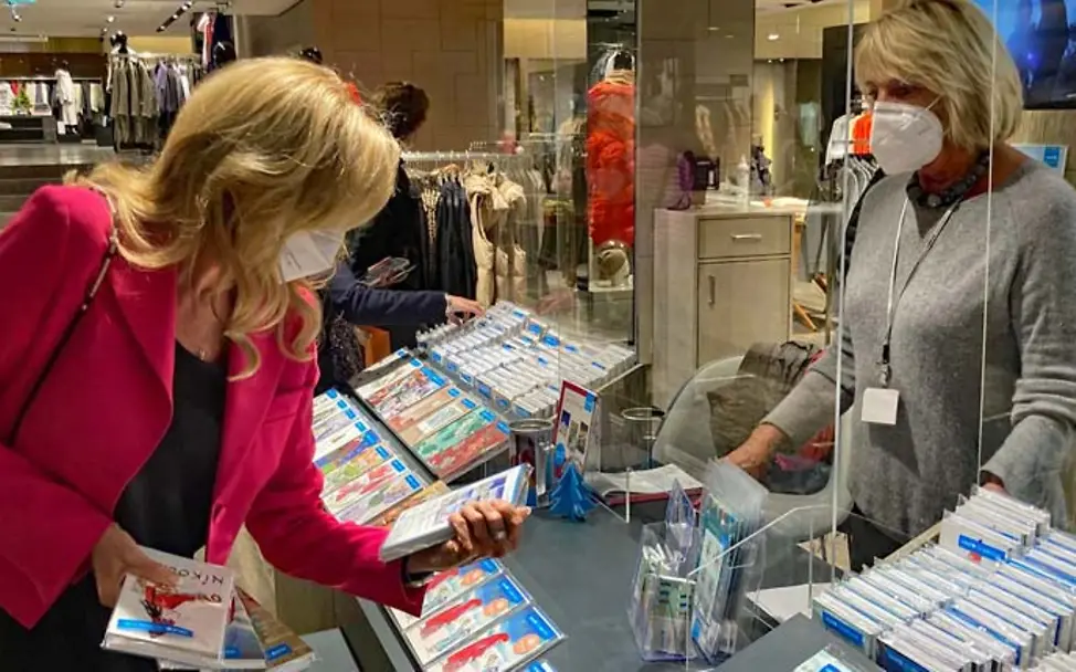 Dagmar Wöhrl UNICEF Grusskartenstand Ludwig Beck