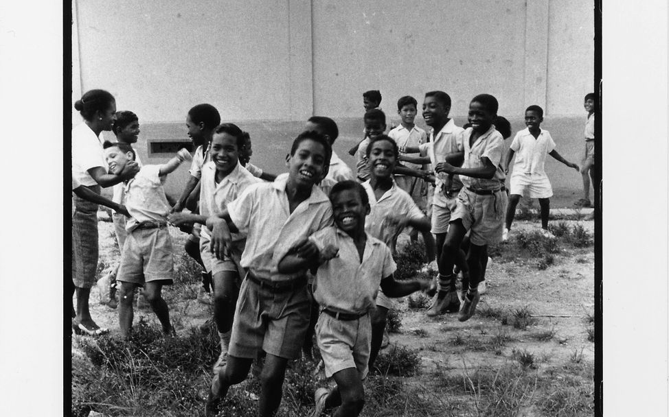 Eine Gruppe Kinder - alt