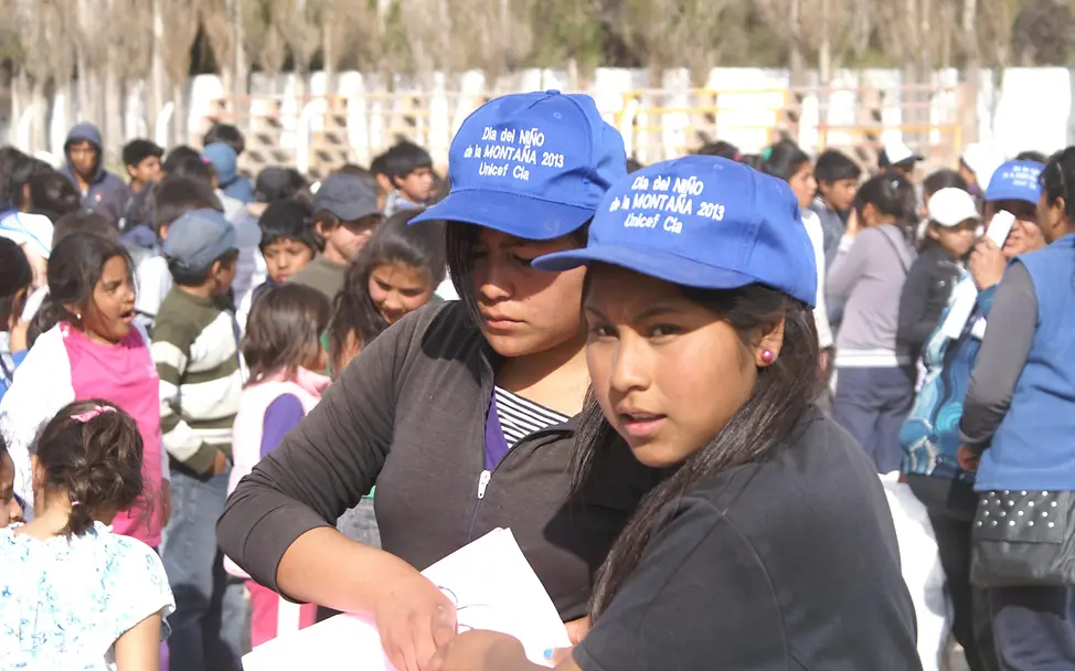 Ehrenamtliche Helfer beim argentinischen Kinder-Bergfest. | UNICEF Blog
