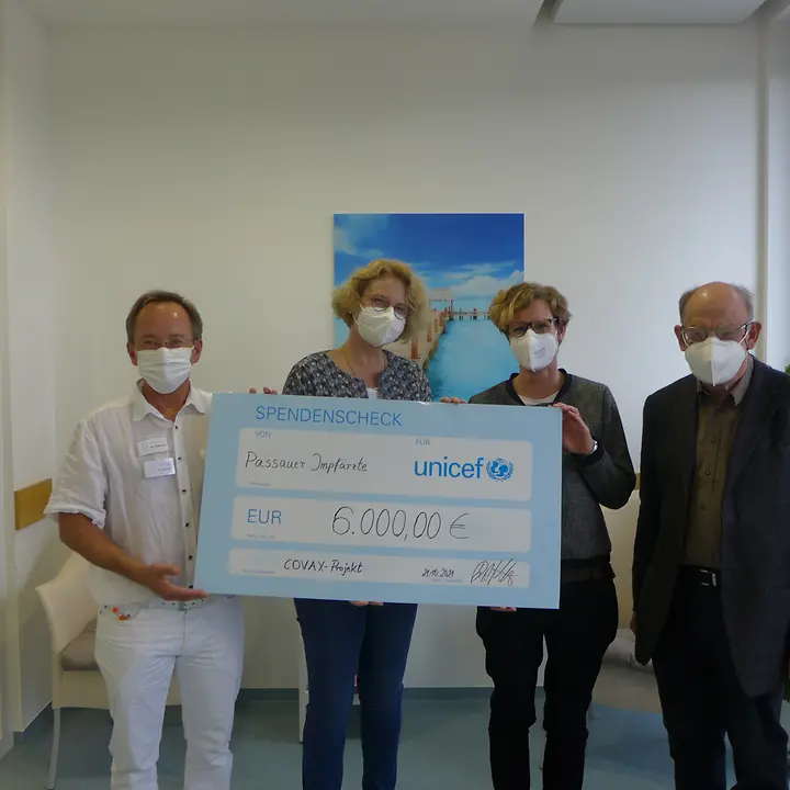 Spendenübergabe 21.10.2021 COVAX-Aktion