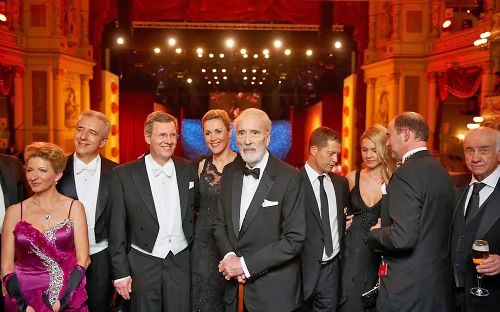 Botschafter für UNICEF: Sir Christopher Lee beim Semperopernball 2011. Botschafter für UNICEF: Sir Christopher Lee beim Semperopernball 2011.