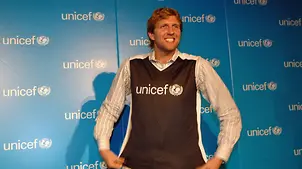 Dirk Nowitzki freut sich auf seine Tätigkeit im 'Team UNICEF'. Dirk Nowitzki freut sich auf seine Tätigkeit im 'Team UNICEF'.