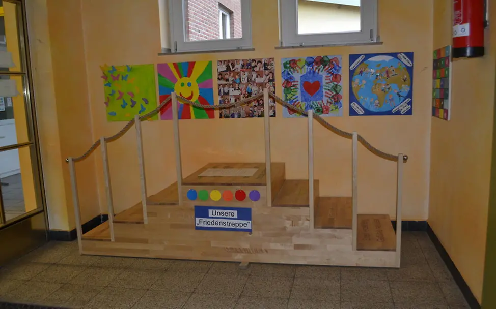 Die Friedenstreppe der Kinderrechteschule. I © UNICEF/Morawitz Deutschland: Die Friedenstreppe der Kinderrechteschule.