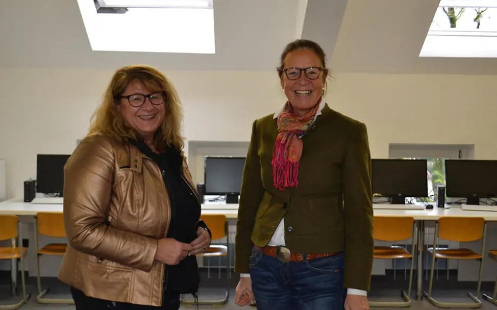 Monika Wiesmann, stellvertretende Schulleiterin, und Anne Sprakel, Schulleiterin der St. Josef Grundschule (v.l.n.r.). I © UNICEF/Morawitz Kinderrechteschulen: Monika Wiesmann und Anne Sprakel.
