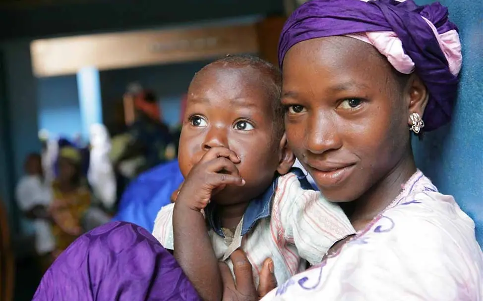 Eine Mutter mit ihrem Kind © UNICEF/Pirozzi Eine Mutter mit ihrem Kind © UNICEF/Pirozzi