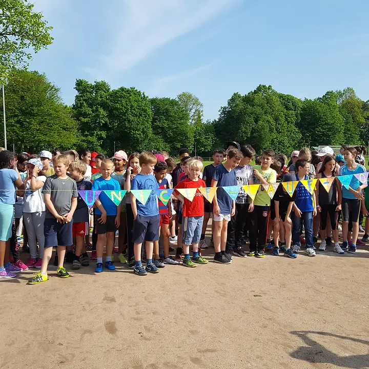 Schüler der Grundschule an der Zielstattstrasse laufen für UNICEF. 2017_05_19_Schuelerlauf_zielstasttstrasse_2