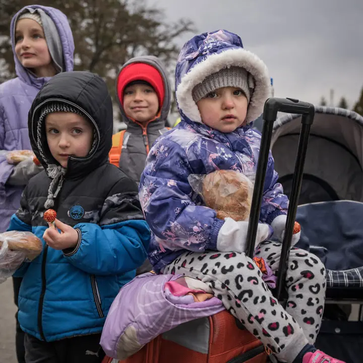Ukraine: Kinder auf der Flucht.