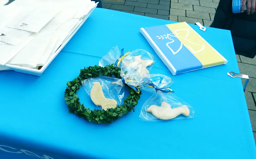 Gebackene Friedenstauben als Dankeschön für Spender*innen © B. Böhmer/UNICEF/2022