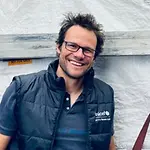 Krieg in der Ukraine: Gregor von Medeazza und ein Kollege beim Aufbau eines "Blue Dot"-Zentrums | © UNICEF Moldau Krieg in der Ukraine: Gregor von Medeazza und ein Kollege beim Aufbau eines "Blue Dot"-Zentrums