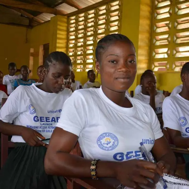 Aufholklasse für Mädchen und Jungen | © UNICEF/Kerstin Bücker Liberia:: Schule in Liberia