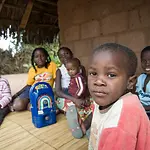 Kinder vor dem UNICEF Radio