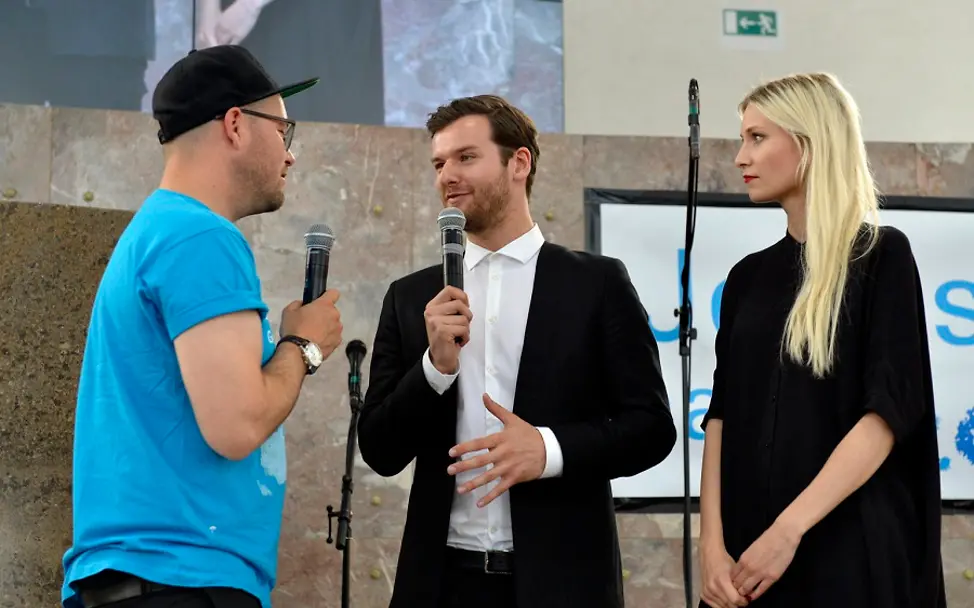 Die Award Zeremonie "UNICEF Junior Botschafter 2015". | © UNICEF/Vielz Glasperlenspiel auf der Bühne in der Frankfurter Paulskirche.