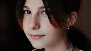 Katia hat im Ukraine-Krieg bei einem Angriff ihre Mutter verloren | © UNICEF/Bundzylo Ukraine-Krieg: Katia hat bei einem Angriff ihre Mutter verloren.