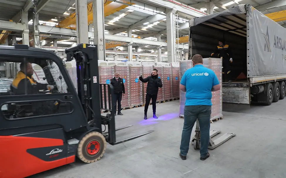 Erdbeben in der Türkei: Hilfsgüter in einem Warenlager.