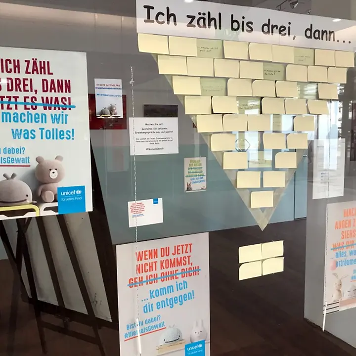 #NiemalsGewalt Schaufenster des KIEZ in Dresden Prohlis #NiemalsGewalt Schaufenster des KIEZ in Dresden Prohlis