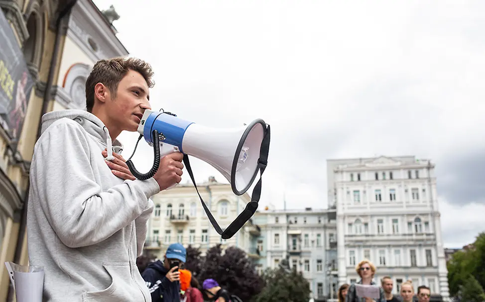 U-Report Europe: Engagierter mit Megafon. U-Report Europe: Engagierter mit Megafon.