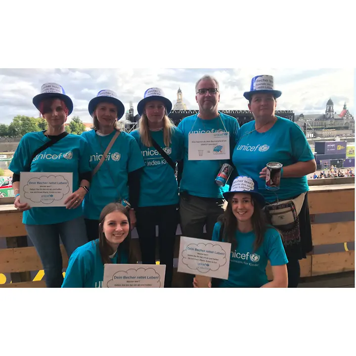 Pfandaktion der UNICEF-AG Dresden bei den Filmnächten Pfandaktion der UNICEF-AG Dresden bei den Filmnächten