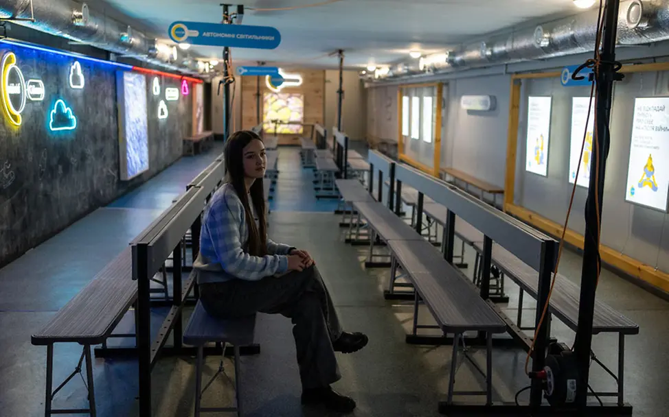 Krieg in der Ukraine: Maria im Lufschutzbunker ihrer Schule. Den Bunker hat UNICEF mitfinanziert | © UNICEF/Filippov Krieg in der Ukraine: Maria im Lufschutzbunker ihrer Schule. Den Bunker hat UNICEF mitfinanziert